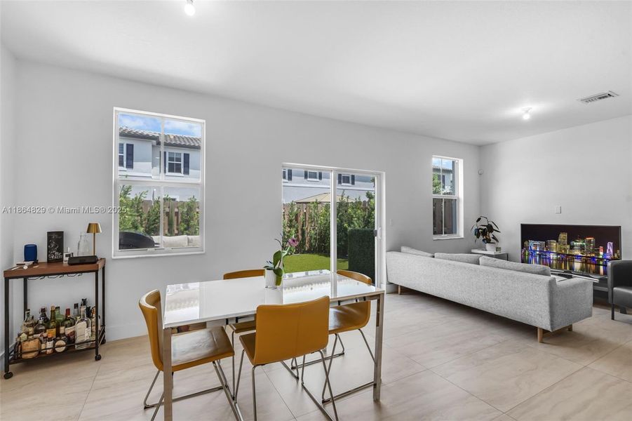 Furnished interior view inside a new home in , Coral Springs (Image 17).