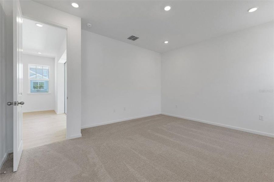 Spacious, unfurnished interior of a new home in Crossroads at Kelly Park, Apopka (Image 48).