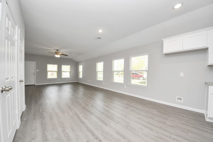 Spacious, unfurnished interior of a new home in , Cleveland (Image 14).