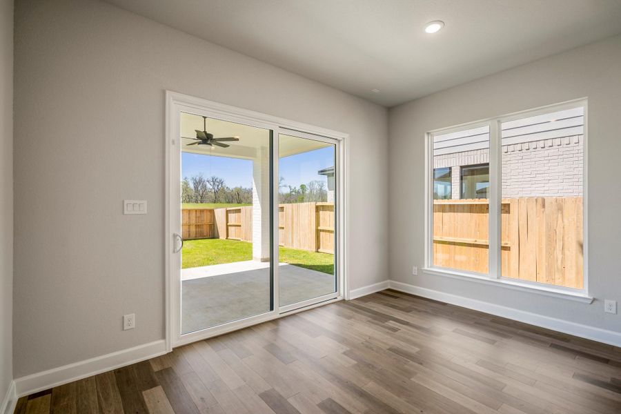 Spacious, unfurnished interior of a new home in Sienna 70′ Lots, Missouri City (Image 39).