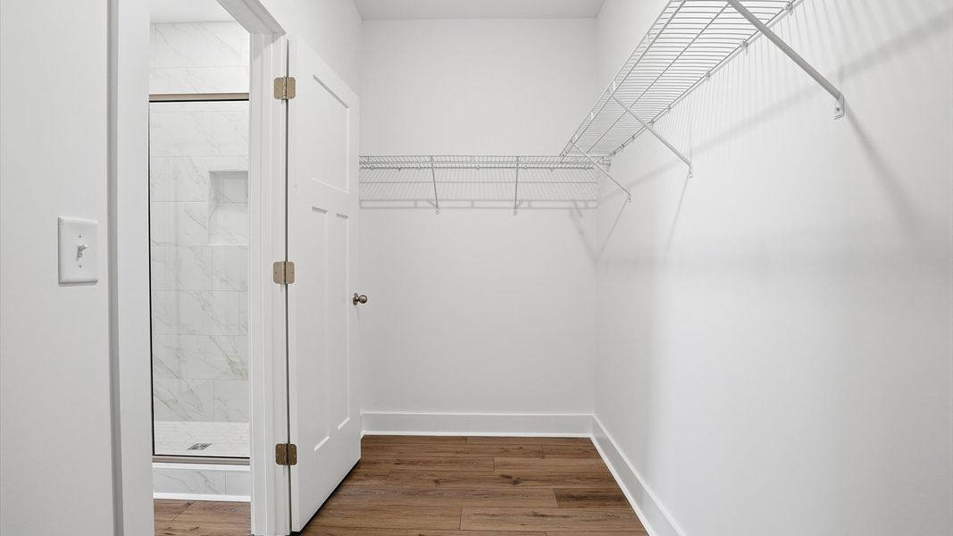 Walk-in Closet Walk-in Closet