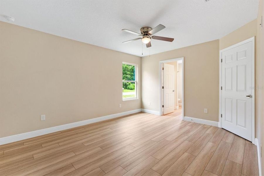 Spacious, unfurnished interior of a new home in , Bushnell (Image 29).