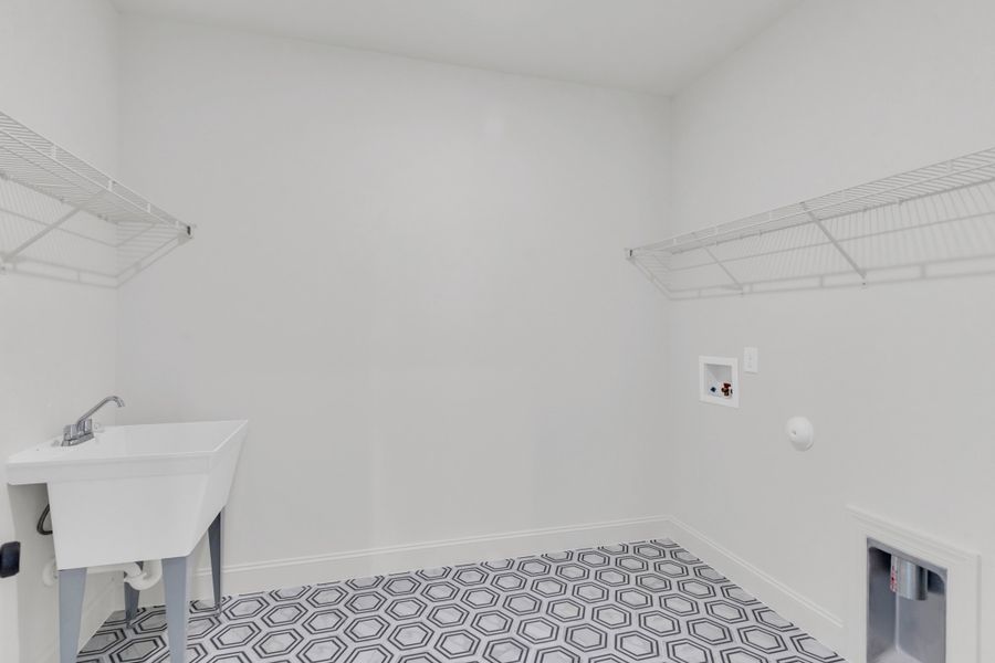 Representative unfurnished interior of a home built from the The Hampton by RobuckHomes in Stonehenge, Raleigh (Image 91).