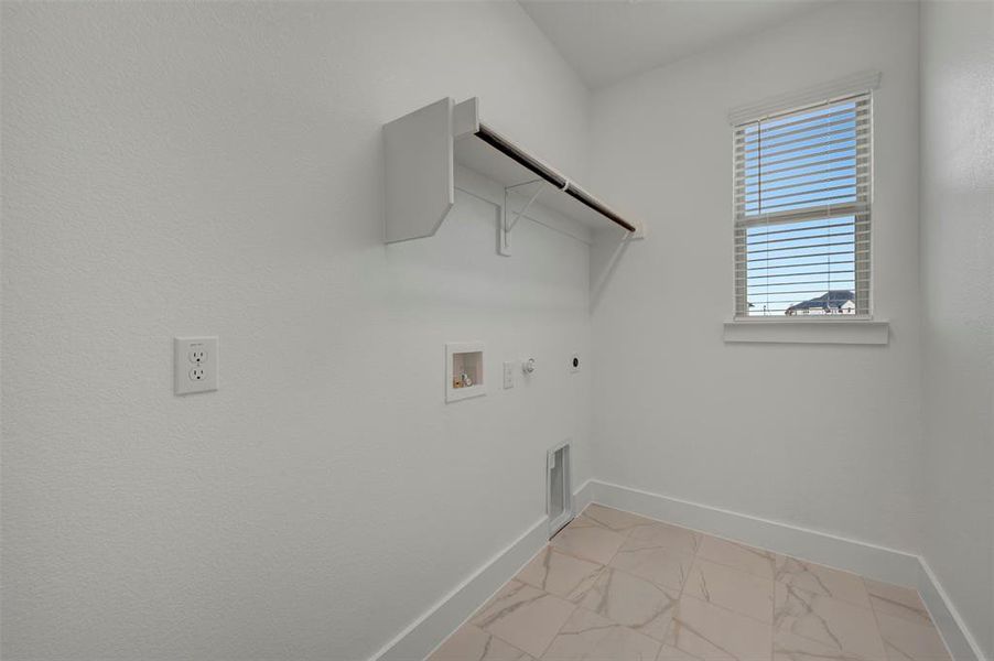 Spacious, unfurnished interior of a new home in Aster Park, McKinney (Image 32).