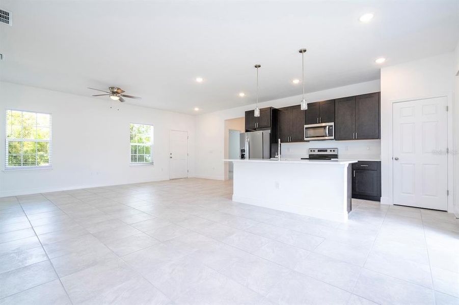 Spacious, unfurnished interior of a new home in , Ocala (Image 24).