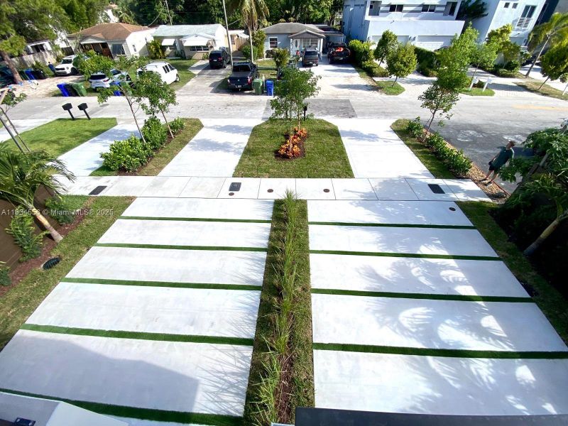 Exterior details and patio area of a home in , Fort Lauderdale (Image 27). Exterior details and patio area of a home in , Fort Lauderdale (Image 27).