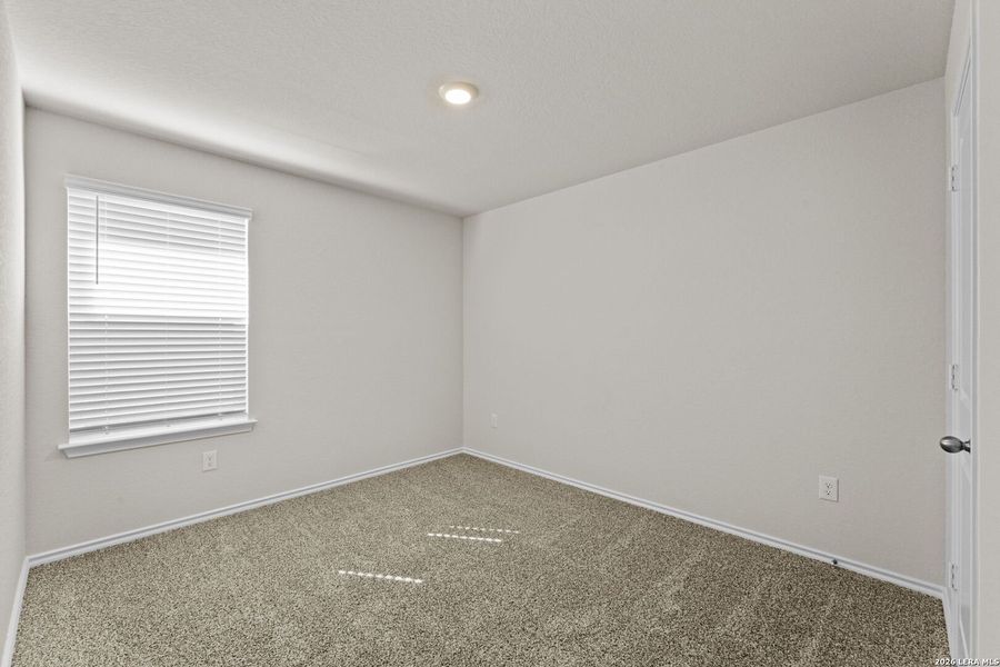 Spacious, unfurnished interior of a new home in Laurel Vistas, San Antonio (Image 21).