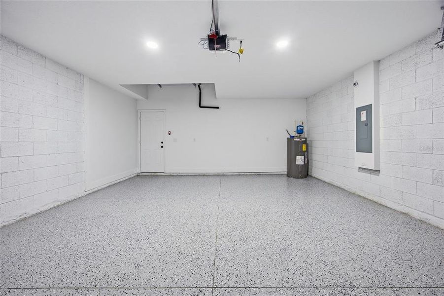 Spacious, unfurnished interior of a new home in , Citrus Springs (Image 17).