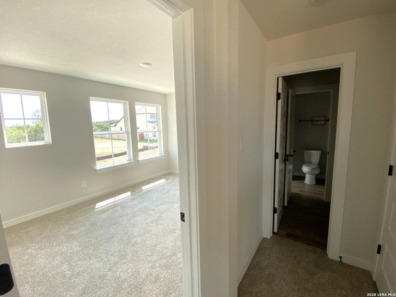 Spacious, unfurnished interior of a new home in Meyer Ranch, New Braunfels (Image 20).