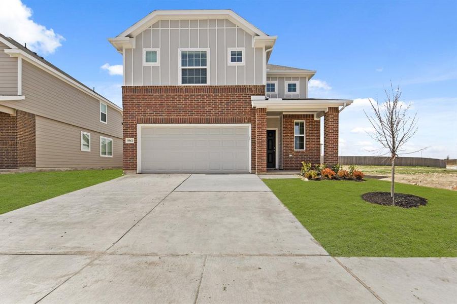 Exterior details and patio area of a home in Retreat at Fossil Creek, Fort Worth (Image 19).