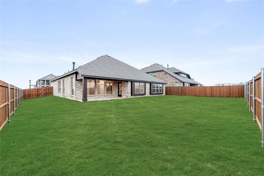 Exterior details and patio area of a home in The Oaks, Red Oak (Image 21).