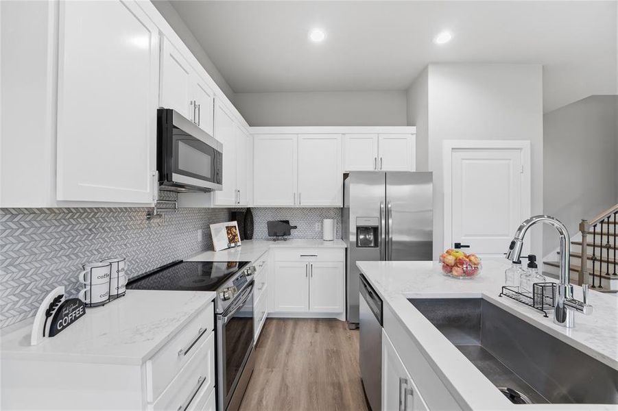 Furnished interior view inside a new home in , Waxahachie (Image 28). Furnished interior view inside a new home in , Waxahachie (Image 28).