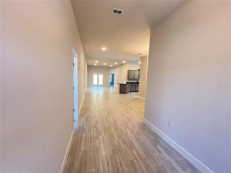 Spacious, unfurnished interior of a new home in , Dade City (Image 13).