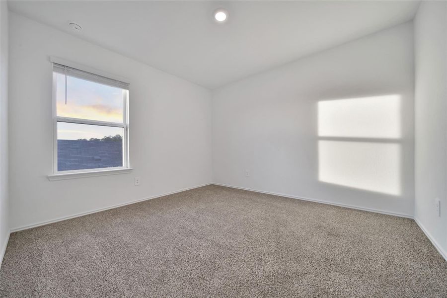 Spacious, unfurnished interior of a new home in Breckenridge Forest, Spring (Image 21).