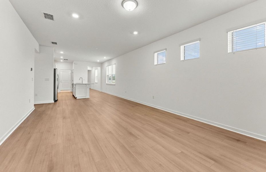 Spacious, unfurnished interior of a new home in Del Webb Sunchase, Parrish (Image 18).