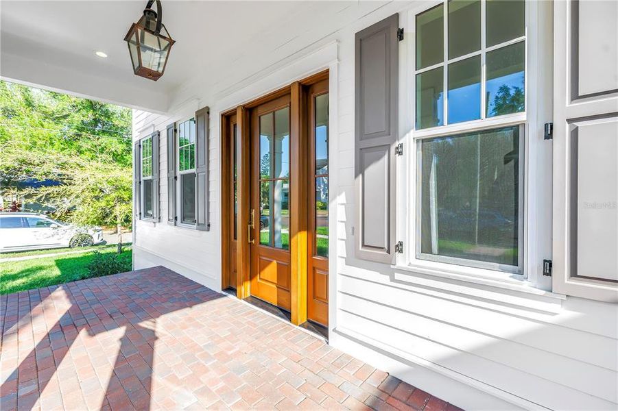 Exterior details and patio area of a home in , St. Petersburg (Image 27).
