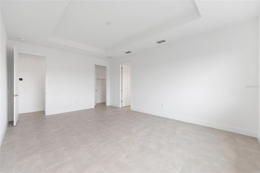 Spacious, unfurnished interior of a new home in , Ocala (Image 29).