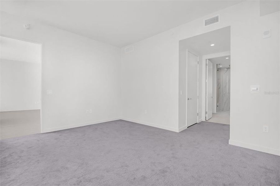 Spacious, unfurnished interior of a new home in , St. Petersburg (Image 60).