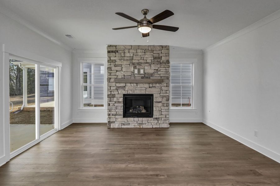 Spacious, unfurnished interior of a new home in Clubside Reserve at Summerlake, Lexington (Image 28).