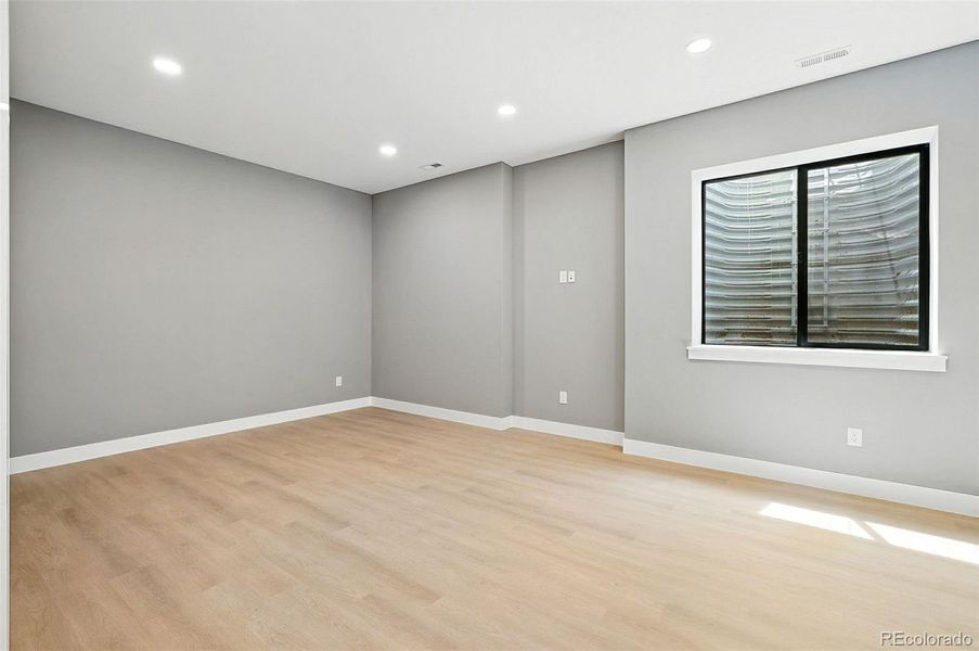 Spacious, unfurnished interior of a new home in , Denver (Image 19).