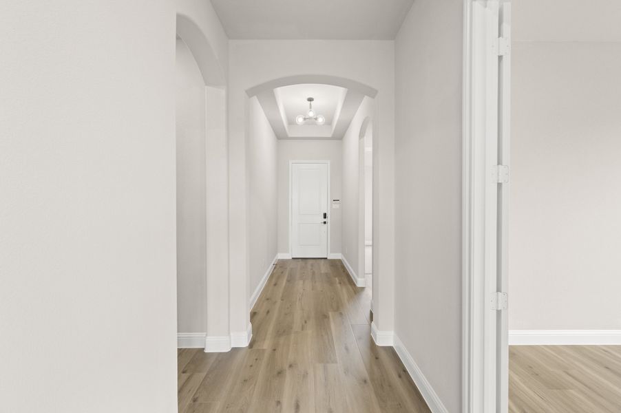 Spacious, unfurnished interior of a new home in Myrtle Creek, Waxahachie (Image 13).