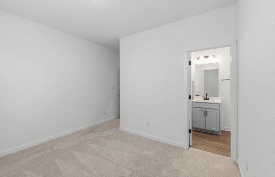 Spacious, unfurnished interior of a new home in Santa Rita Ranch, Liberty Hill (Image 26).
