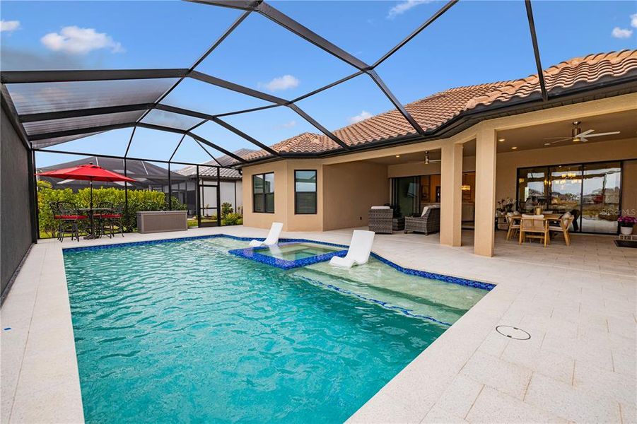Exterior details and patio area of a home in , Fort Myers (Image 4).