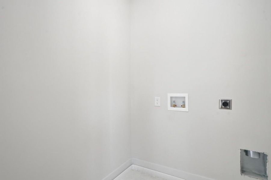 Spacious, unfurnished interior of a new home in , Decatur (Image 39).