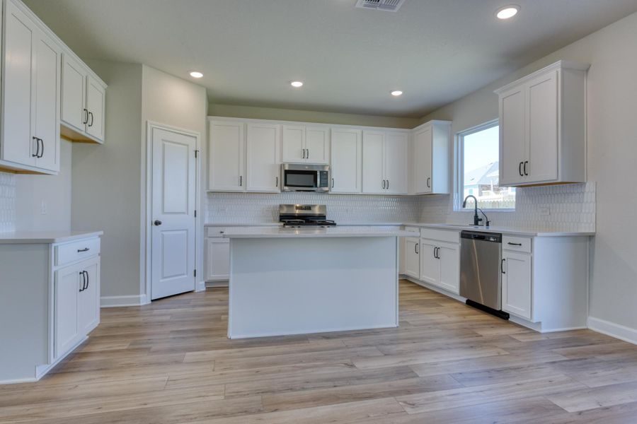 Representative furnished interior of a home built from the Pecan by Ashton Woods in Arcadia Ridge, San Antonio (Image 26).