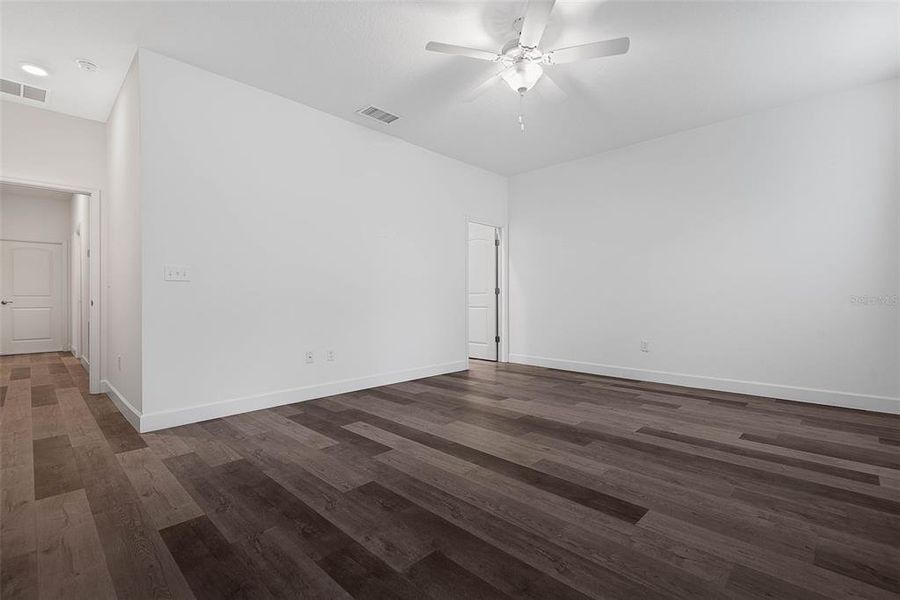 Spacious, unfurnished interior of a new home in , Palm Coast (Image 52).