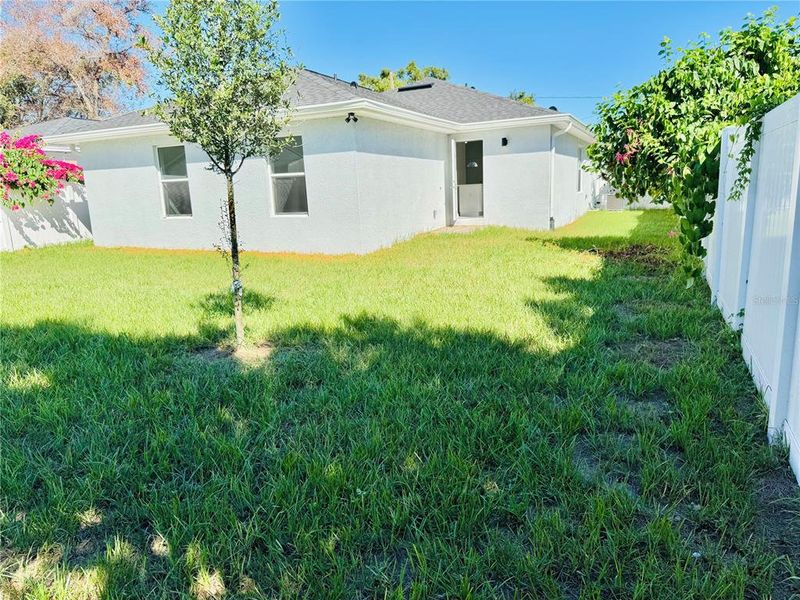 Exterior details and patio area of a home in , Tampa (Image 2).
