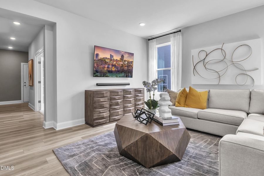 P_RAL_FAL_Mackintosh_Model_INT_FAM_4