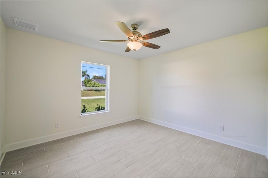 Spacious, unfurnished interior of a new home in Cape Coral, Cape Coral (Image 32).