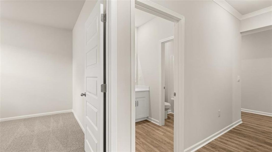 Spacious, unfurnished interior of a new home in Kingston Ranch at Lake Oconee, Buckhead (Image 22).