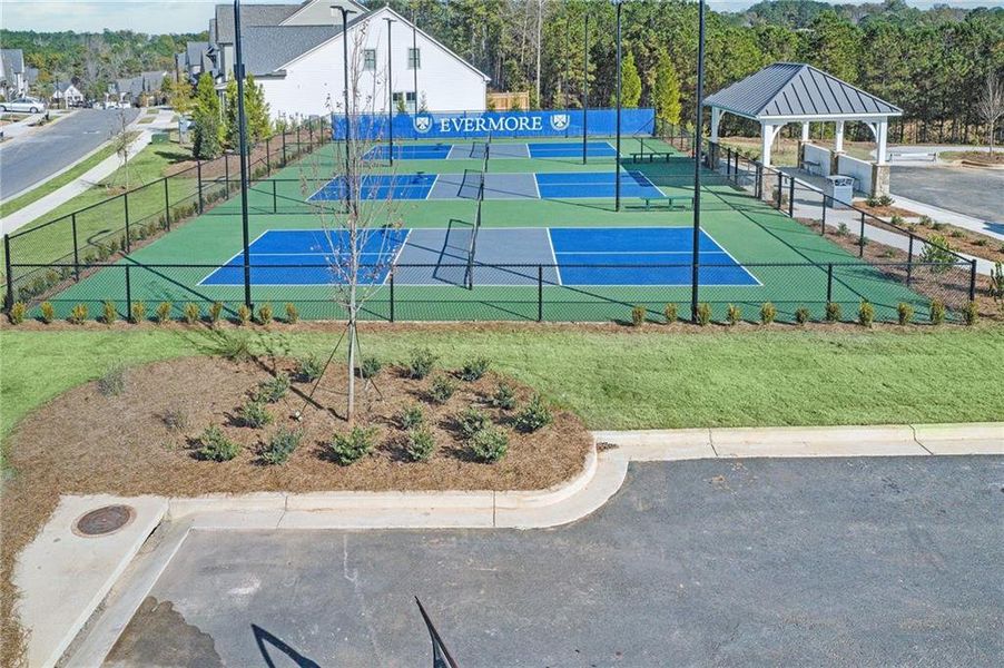 Community amenities in Lakeside at River Green, Canton (Image 23).