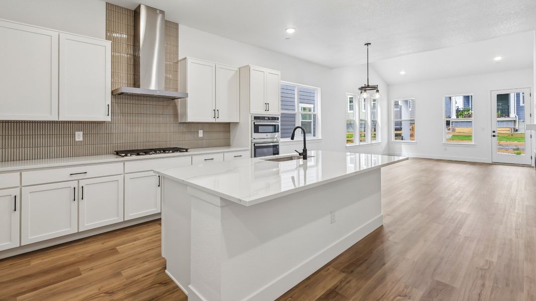 A welcoming kitchen designed for daily life and entertaining A welcoming kitchen designed for daily life and entertaining