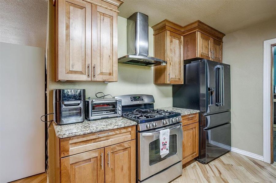 Kitchen with gas cooktop & oven.