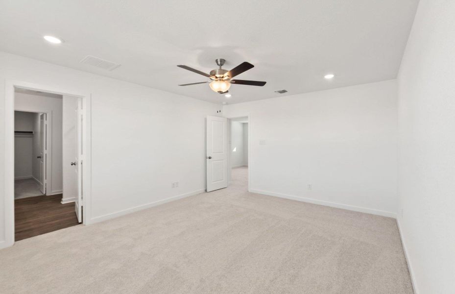 Spacious, unfurnished interior of a new home in Sonterra, Jarrell (Image 17).