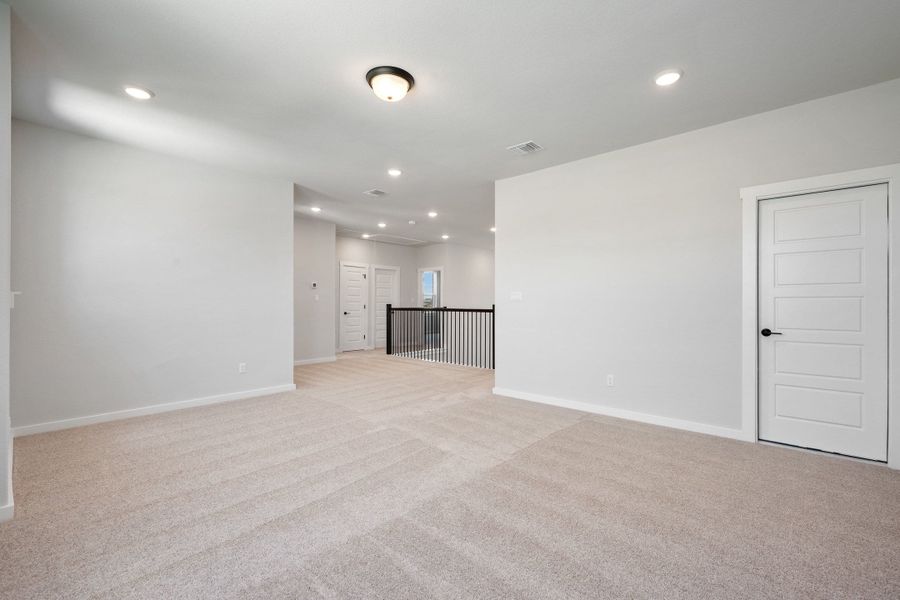 Spacious, unfurnished interior of a new home in Lariat, Liberty Hill (Image 40).