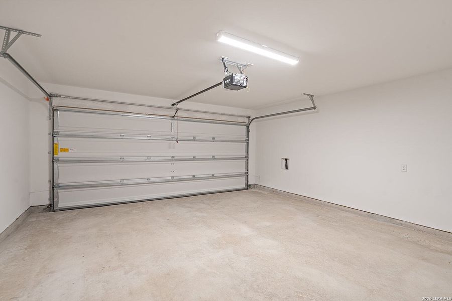 Spacious, unfurnished interior of a new home in Preserve at Medina, Von Ormy (Image 17).