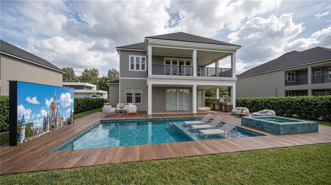 Exterior details and patio area of a home in , Winter Garden (Image 37).