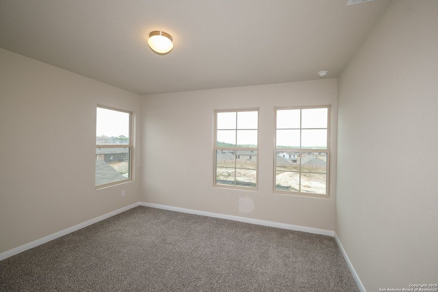 Spacious, unfurnished interior of a new home in Hunters Ranch, San Antonio (Image 19).