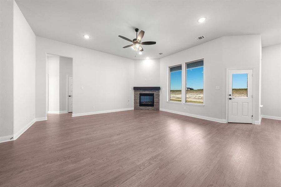 Spacious, unfurnished interior of a new home in , Waxahachie (Image 19).