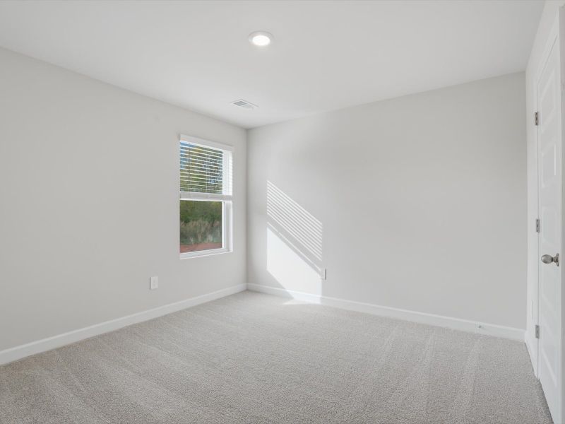 Spacious, unfurnished interior of a new home in Brayfield Manor - Signature Collection, Wellford (Image 20).