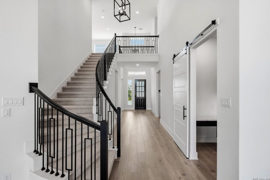 Spacious, unfurnished interior of a new home in Prominence Urban, San Antonio (Image 43).