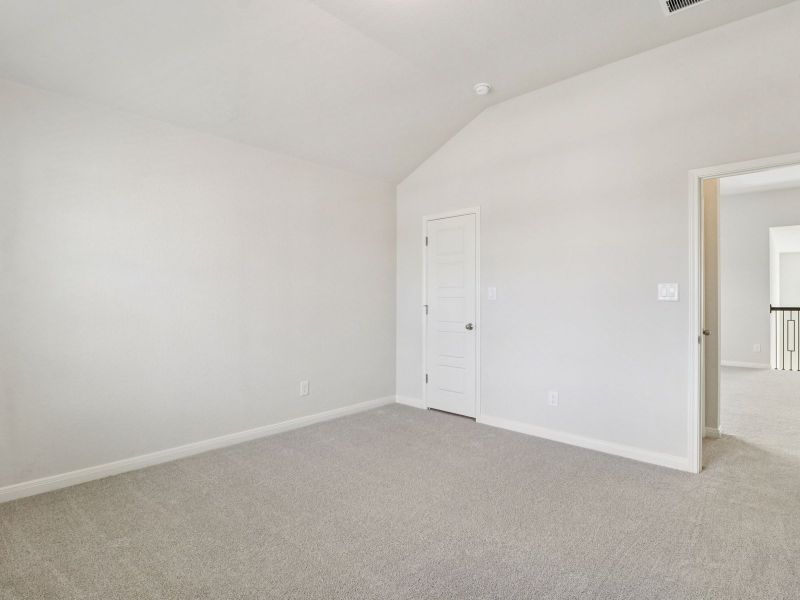 Spacious, unfurnished interior of a new home in Fox Falls, Boerne (Image 29).