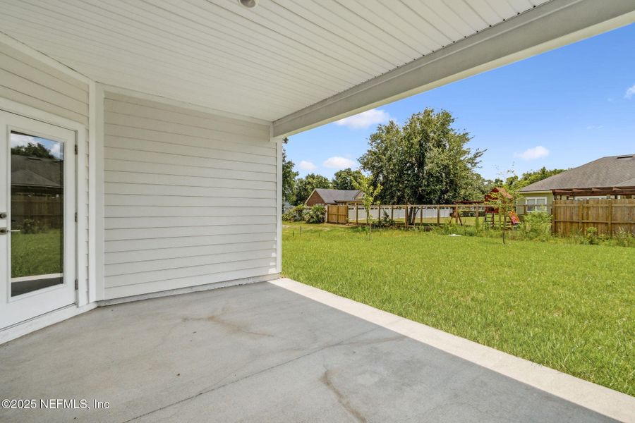 Exterior details and patio area of a home in Pirates Bluff, Yulee (Image 2).