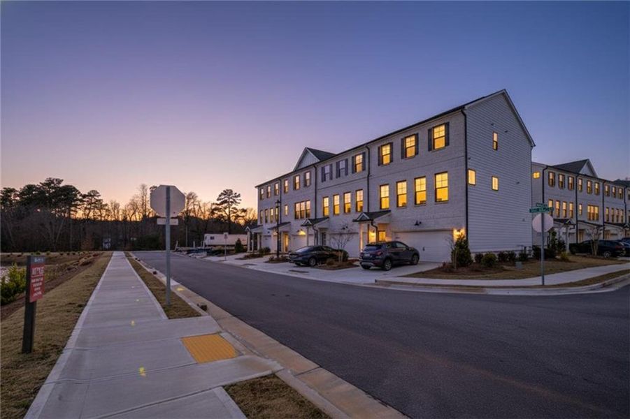 Condo located in Lawrenceville, GA showcasing its design and architecture (Image 4).