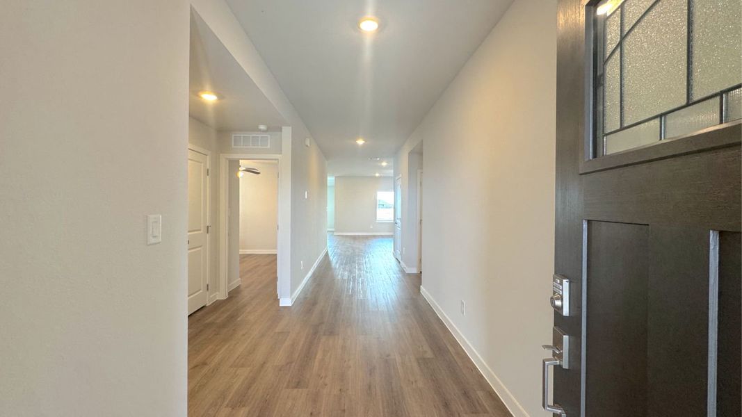 Spacious, unfurnished interior of a new home in The Reserve at London, Corpus Christi (Image 10). Spacious, unfurnished interior of a new home in The Reserve at London, Corpus Christi (Image 10).