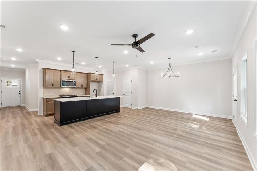 Spacious, unfurnished interior of a new home in Cherokee Township, Acworth (Image 13).